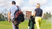 Cara caddy golf membaca green tanpa alat optik