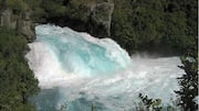 Menemukan Air Terjun Indah di Selandia Baru