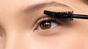 Tampil cantik di hari hujan dengan maskara tahan air