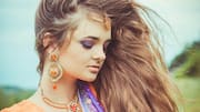 Gaya rambut bohemian cantik untuk musim panas