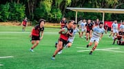 Mengapa lapangan rugby tidak memiliki tiang gawang di tengah?