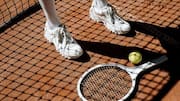 Mengapa sepatu tenis memiliki bagian unik di solnya?