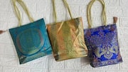 Manfaatkan tekstur Banarasi untuk tas modern