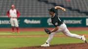 Mengapa pitcher baseball melambaikan jari sebelum melempar?