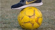 Mengapa bola sepak memiliki dua belas pentagon?