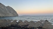 Mencari Ketenangan di Pantai-Pantai Santorini, Yunani