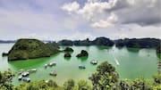Mengagumi Formasi Gua Tersembunyi di Teluk Ha Long, Vietnam
