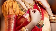 Desain blus India kontemporer untuk pernikahan musim hujan