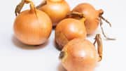 Manfaat kulit bawang di rumah Anda