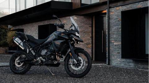 Triumph Tiger 900 Bond Edition dengan perubahan kosmetik diperkenalkan Triumph Tiger 900 Bond Edition dengan perubahan kosmetik diperkenalkan