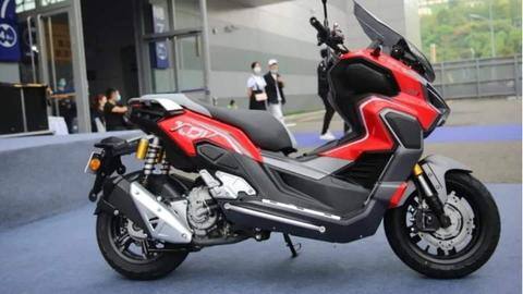 Longjia XADV300i, dengan tampilan yang terinspirasi dari Honda X-ADV 150, diperkenalkan di Tiongkok Longjia XADV300i, dengan tampilan yang terinspirasi dari Honda X-ADV 150, diperkenalkan di Tiongkok