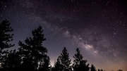 Fakta Ilmiah di Balik Fenomena Kelap-kelip Bintang di Langit Malam