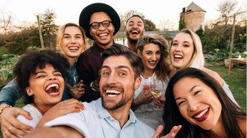 Beberapa tips untuk membantu Anda mengambil foto selfie yang lebih baik Beberapa tips untuk membantu Anda mengambil foto selfie yang lebih baik