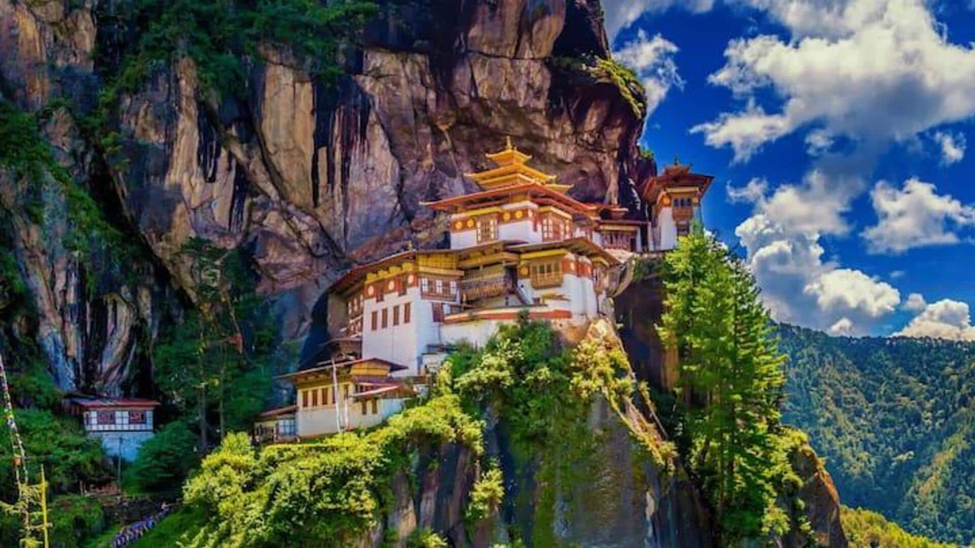 Jelajahi Dzong Kuno Bhutan Dengan Panduan Wisata Ini