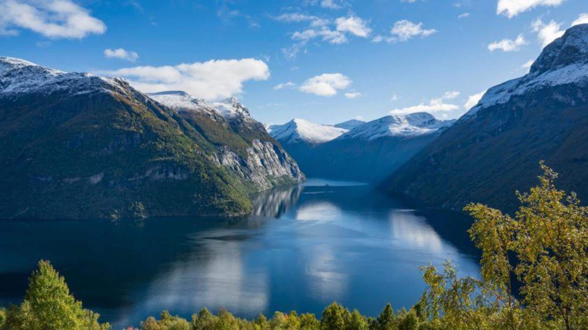 Pesona Fjord Norwegia yang Bikin Hati Tenang