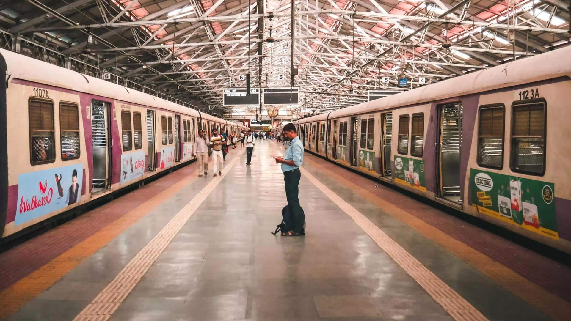 Lima Hal yang Harus Dihindari di Kereta Lokal Mumbai