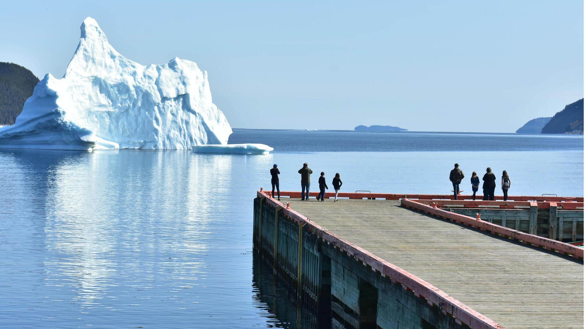 Menikmati Keindahan Gunung Es di Kanada