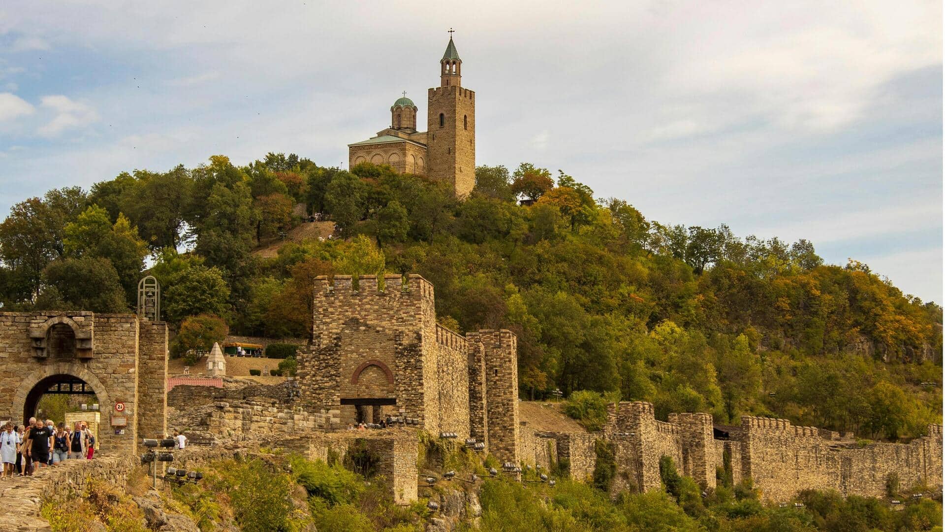 Menjelajahi Daya Tarik Kuno Veliko Tarnovo yang Berwarna-warni