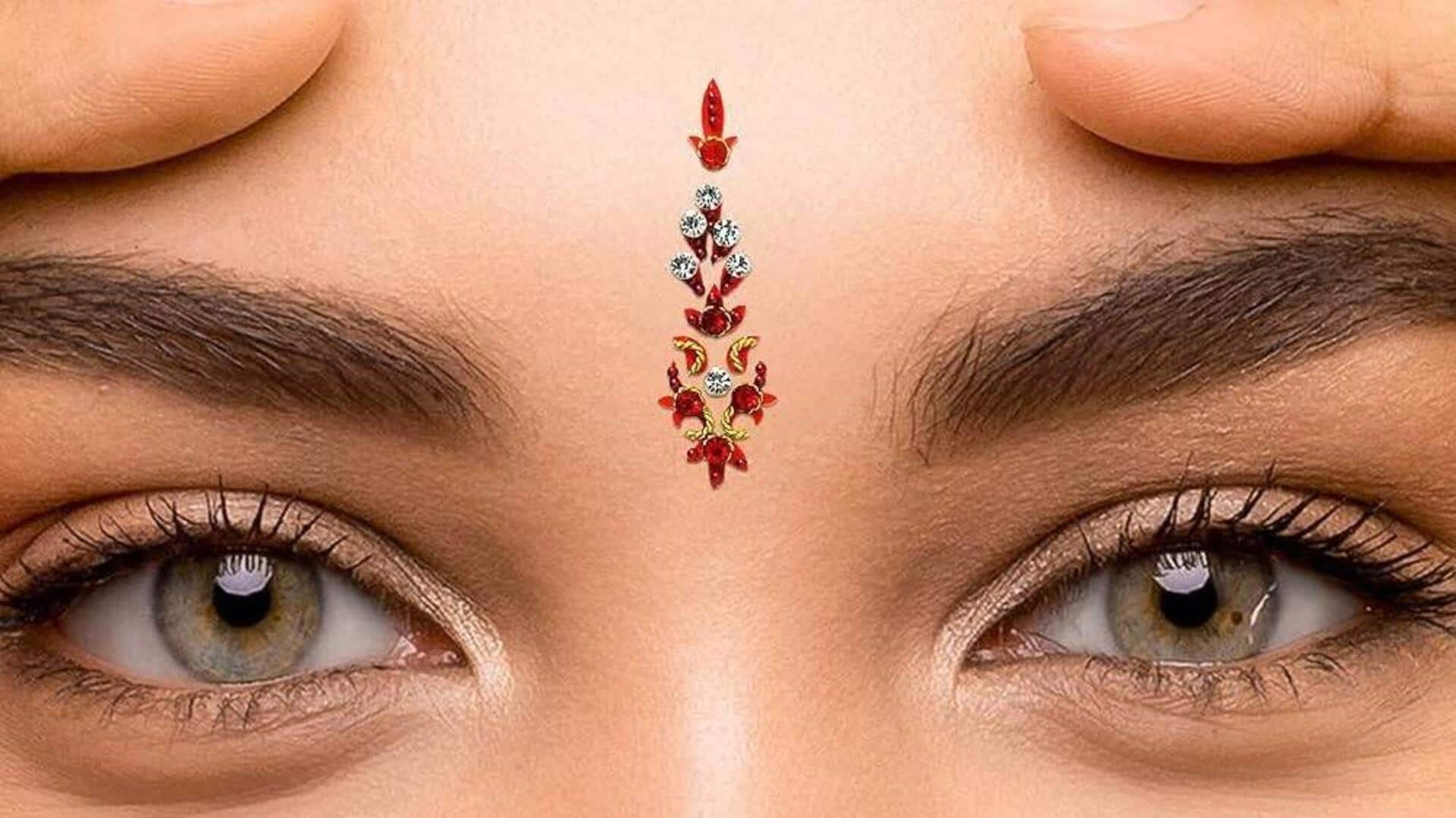 Lima gaya bindi berwarna untuk melengkapi pakaian musim dingin India