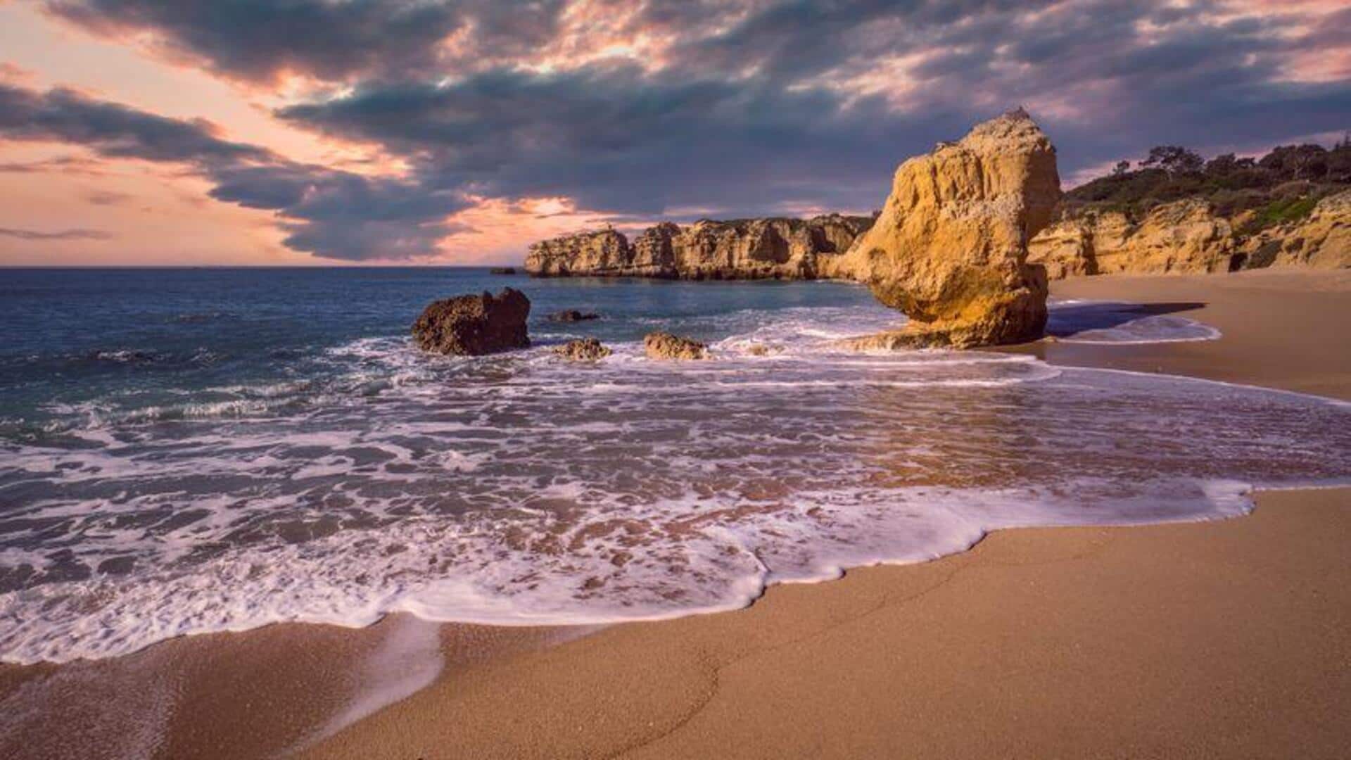 Menikmati Pemandangan Pantai Portugal yang Tenang
