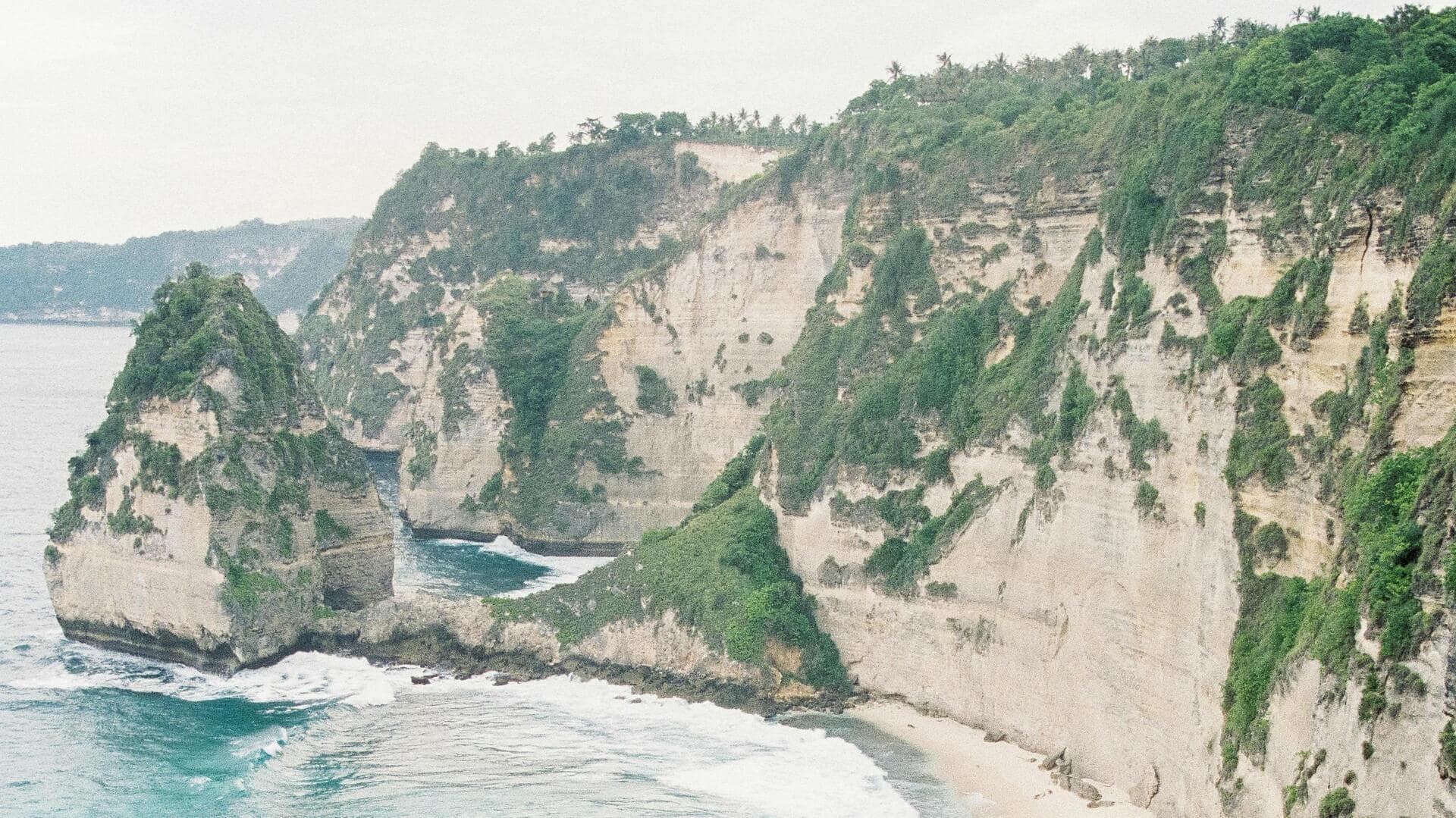 Keindahan Tebing Dramatis di Indonesia Keindahan Tebing Dramatis di Indonesia