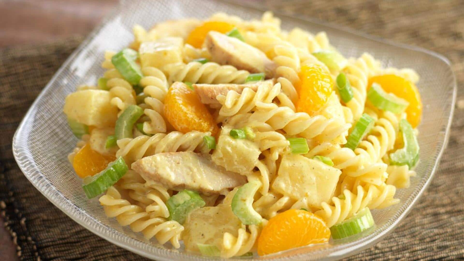 Resep Salad Pasta Unik dengan Beragam Buah Tropis