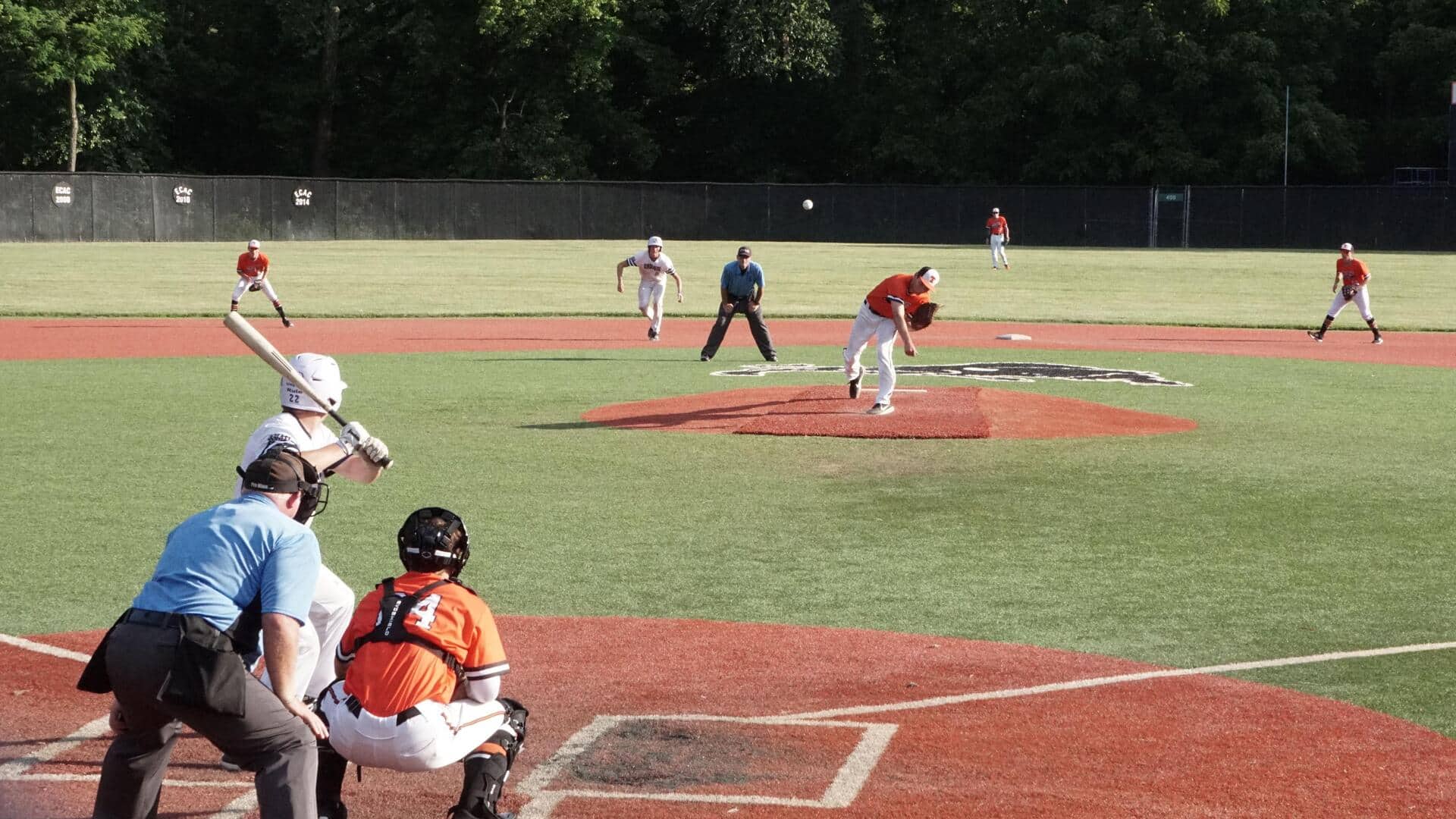 Mengapa gundukan pitching baseball berjarak 60 kaki 6 inci?
