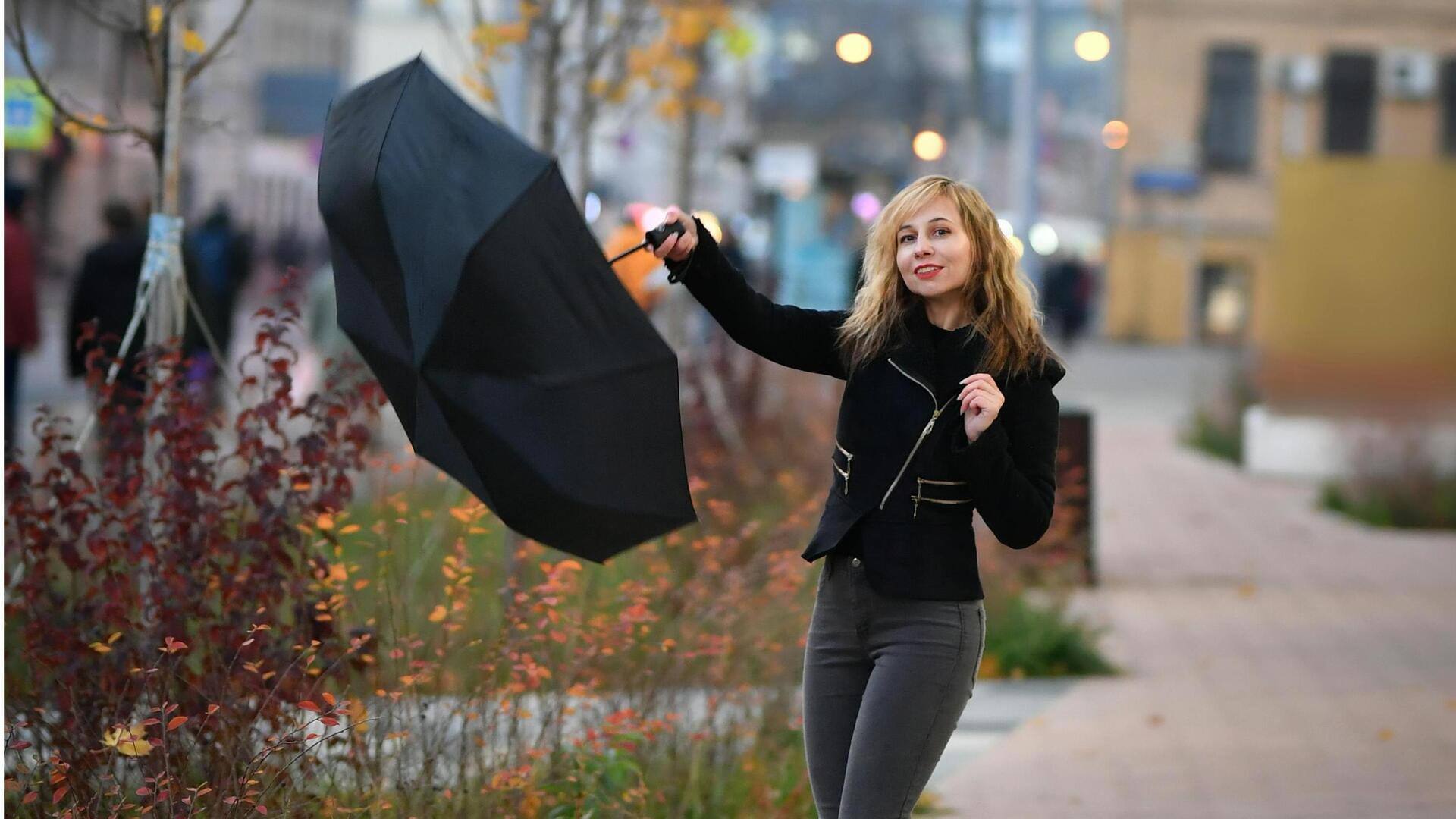 Gaya musim hujan dengan pakaian daur ulang