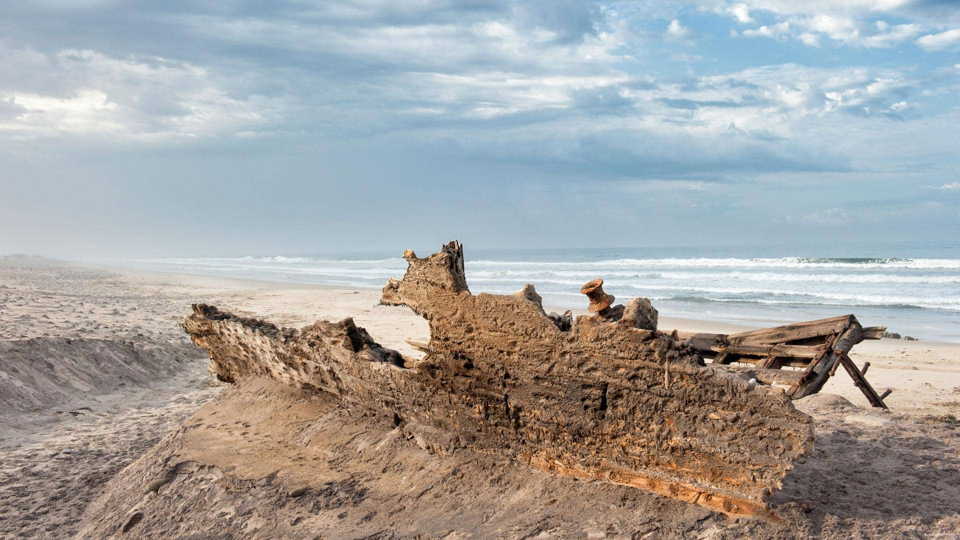 Menjelajahi Keindahan Pantai Skeleton Di Namibia