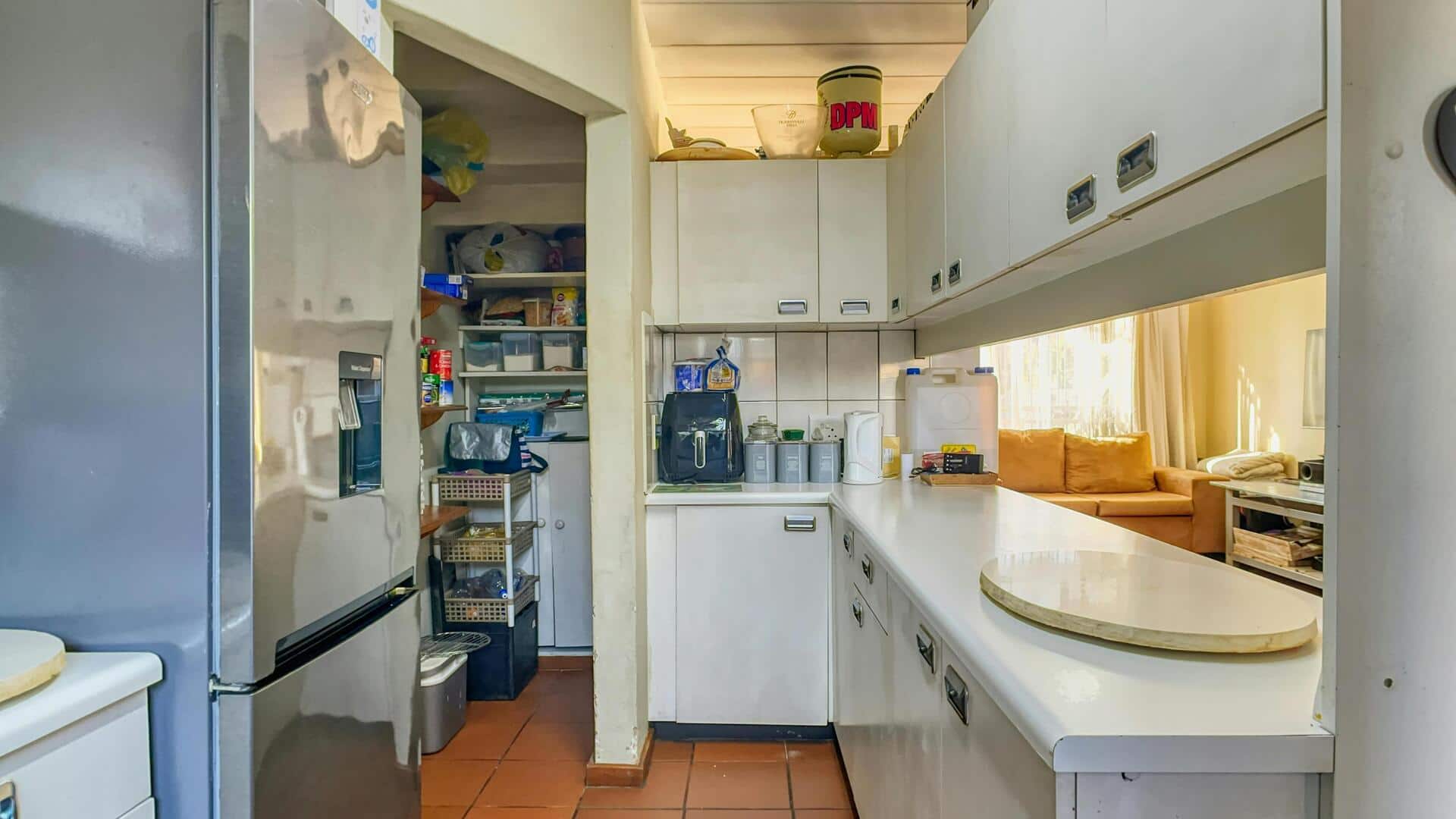 Maksimalkan ruang pantry dengan lima solusi penyimpanan efisien