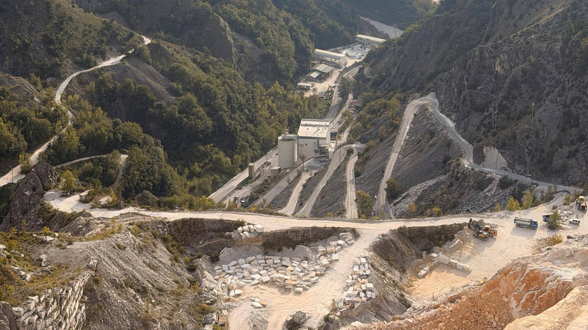 Lima Keajaiban Marmer di Carrara, Italia