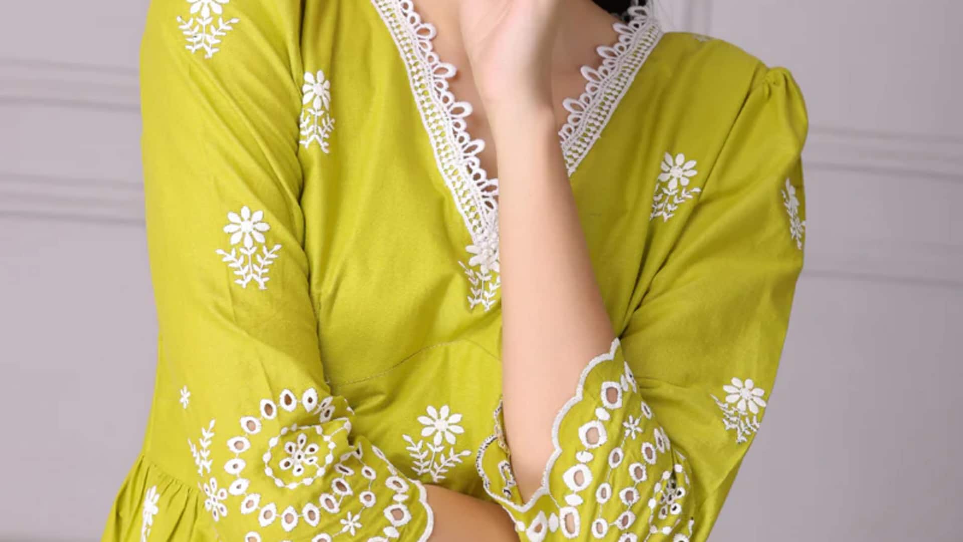 Hiasan rajutan artisan dalam gaya fesyen India