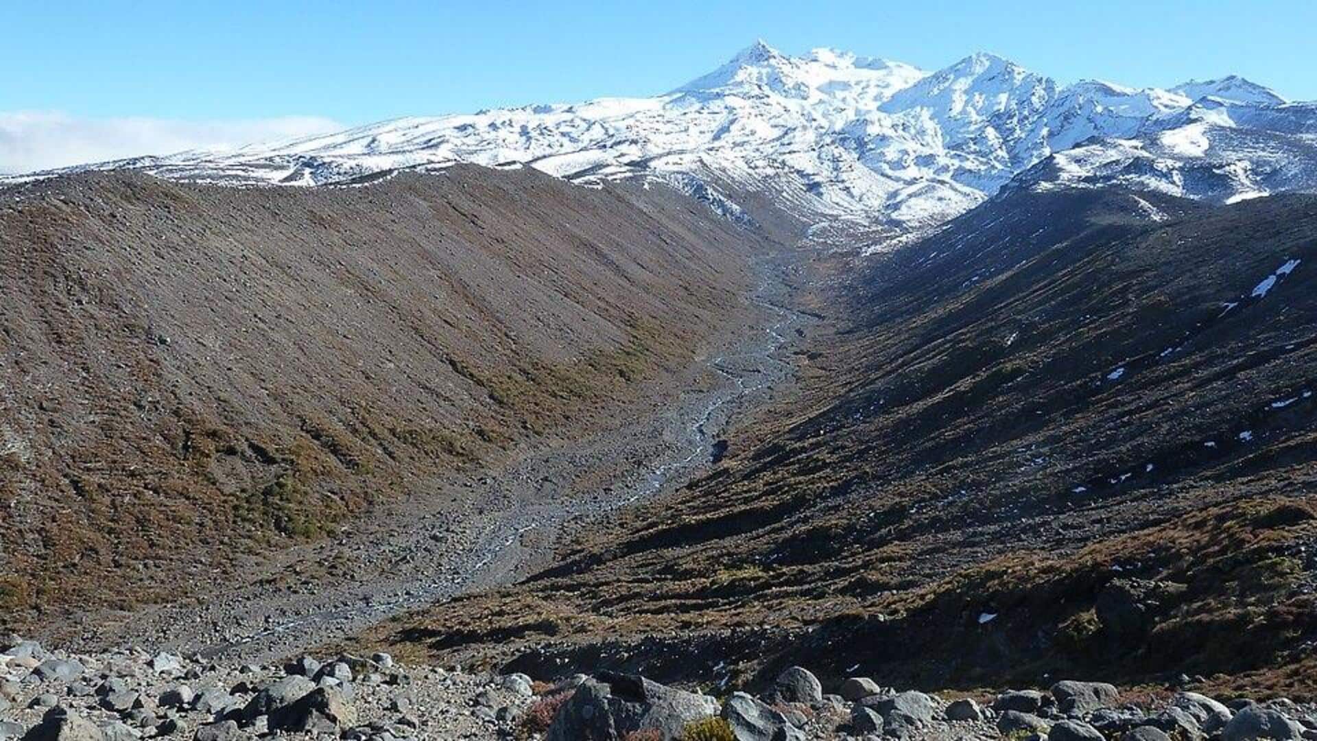 Menjelajahi Tongariro di Selandia Baru: Pemandangan Tak Terlupakan Menjelajahi Tongariro di Selandia Baru: Pemandangan Tak Terlupakan