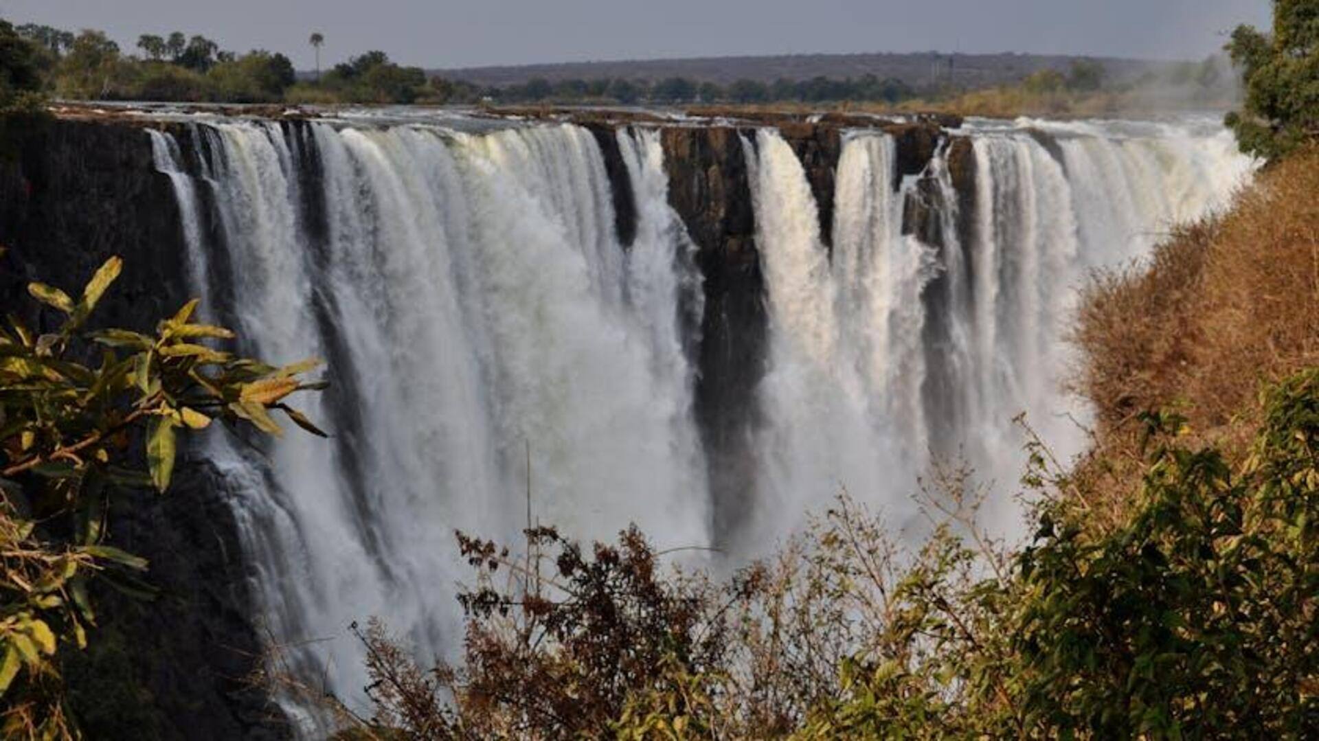 Keindahan Lanskap Berkabut Air Terjun Victoria di Afrika Keindahan Lanskap Berkabut Air Terjun Victoria di Afrika