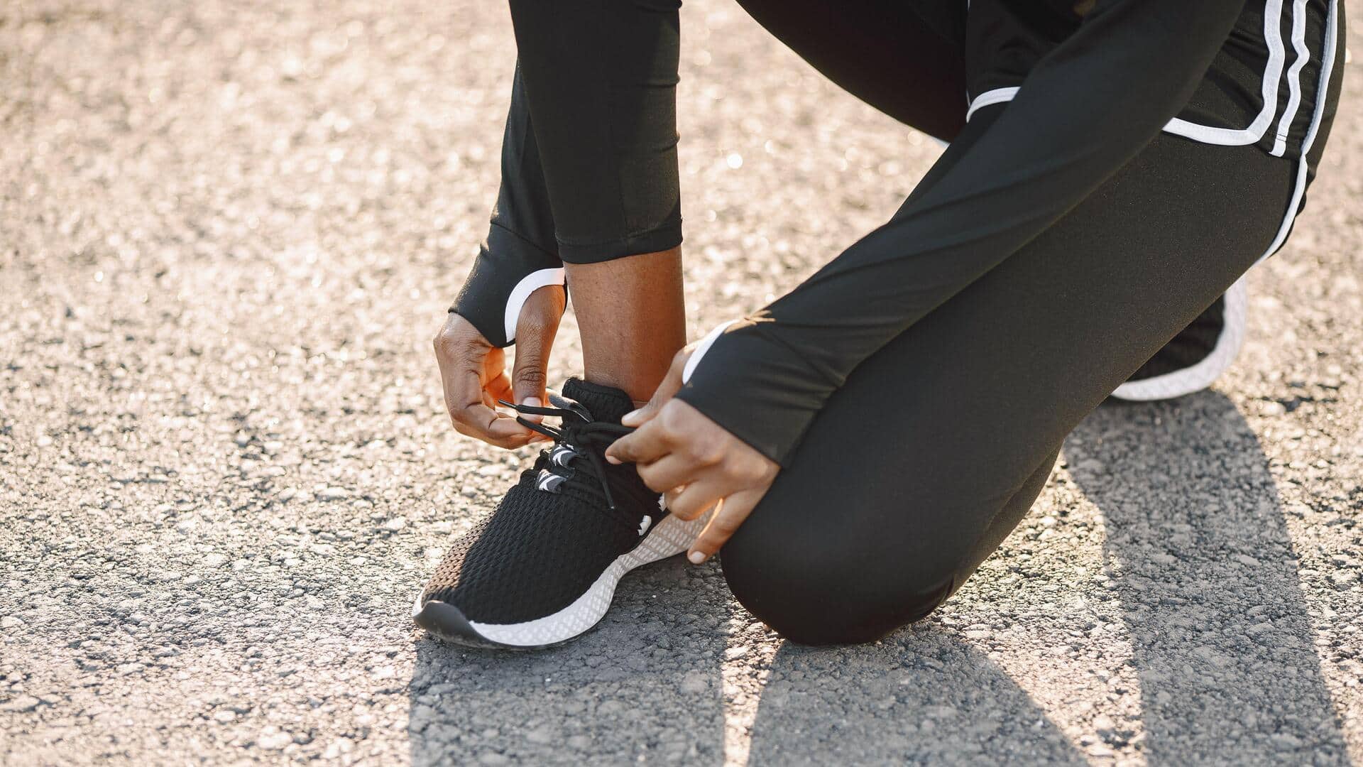 Mengapa pelari maraton memakai sepatu ringan?