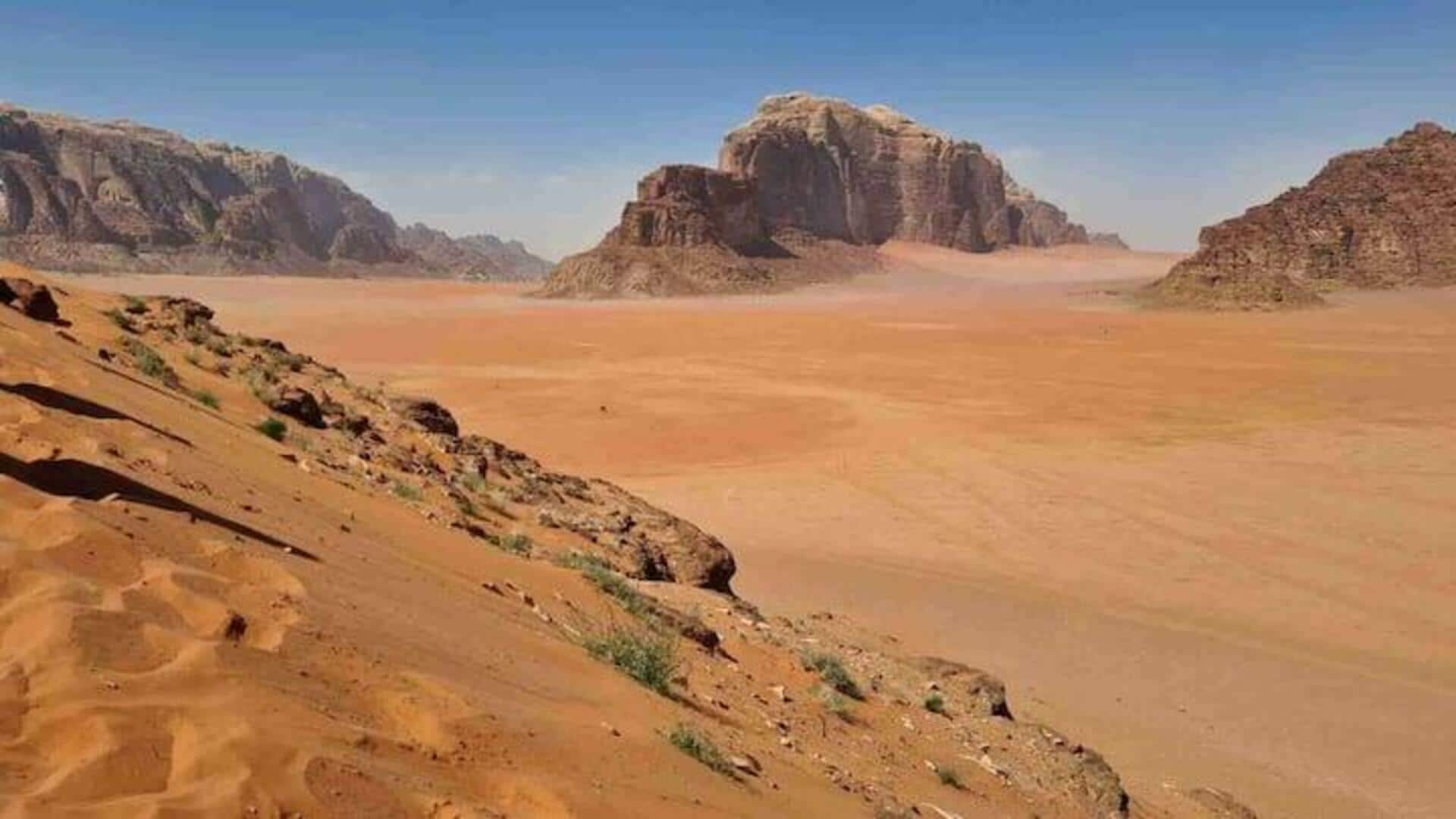 Wadi Rum, Yordania: Pemandangan Gurun Dengan Keindahan Yang Tenang