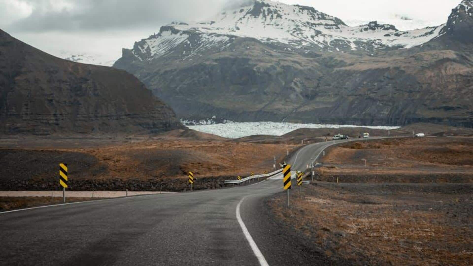 Menjelajahi Gua Es Myrdalsjokull, Islandia