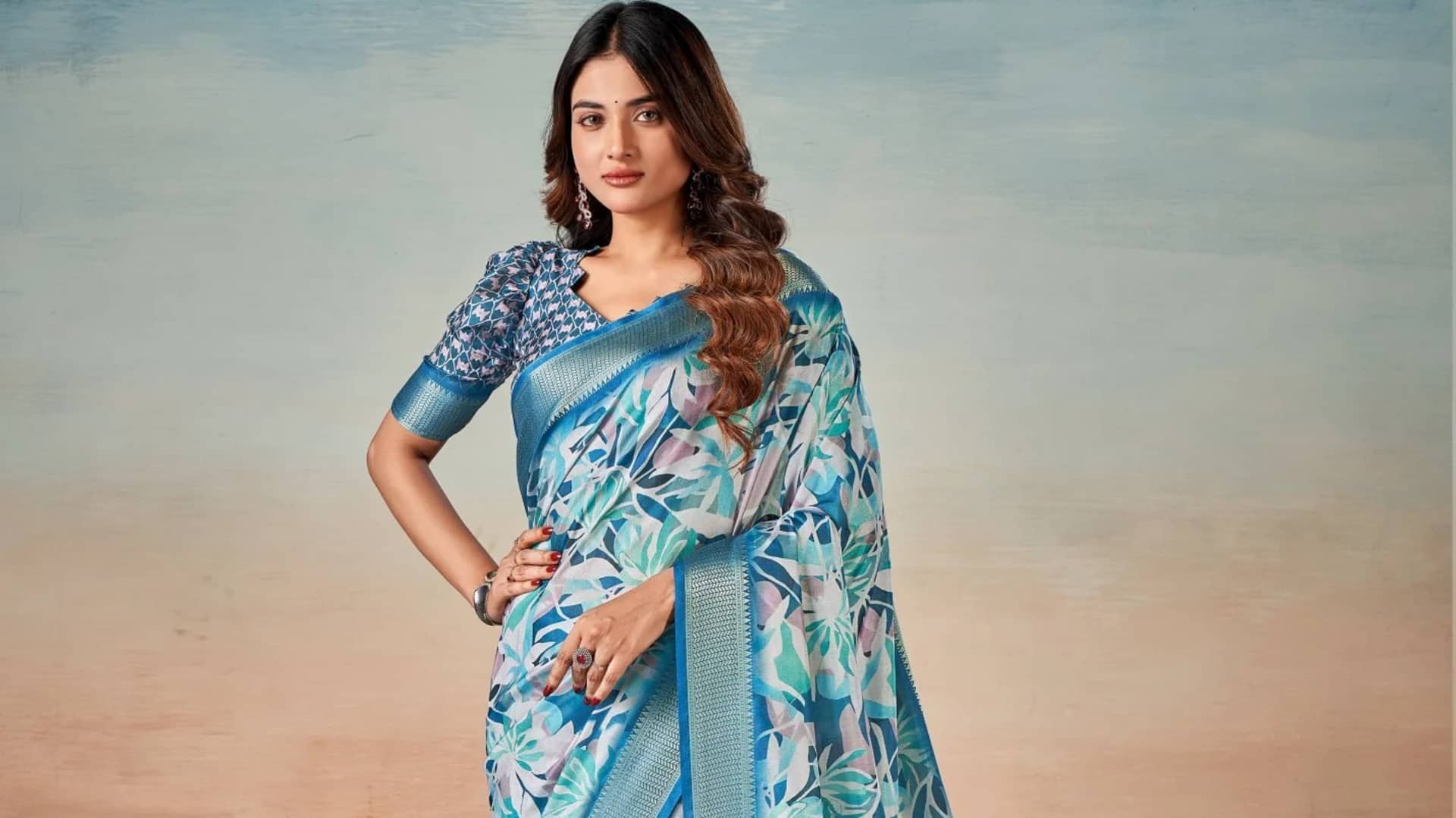 Saree tenun India: Pilihan abadi untuk setiap musim