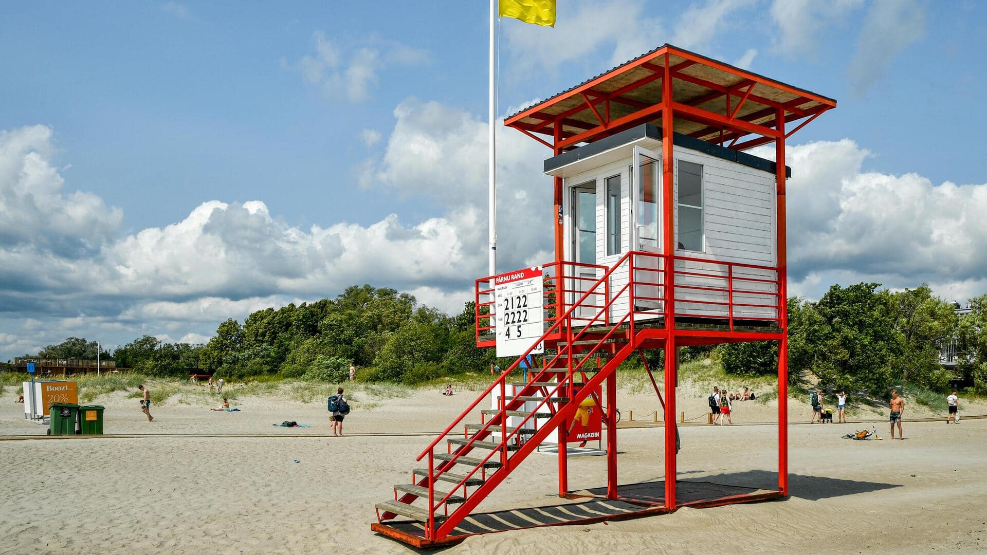 Menikmati Pantai Baltik di Parnu, Estonia