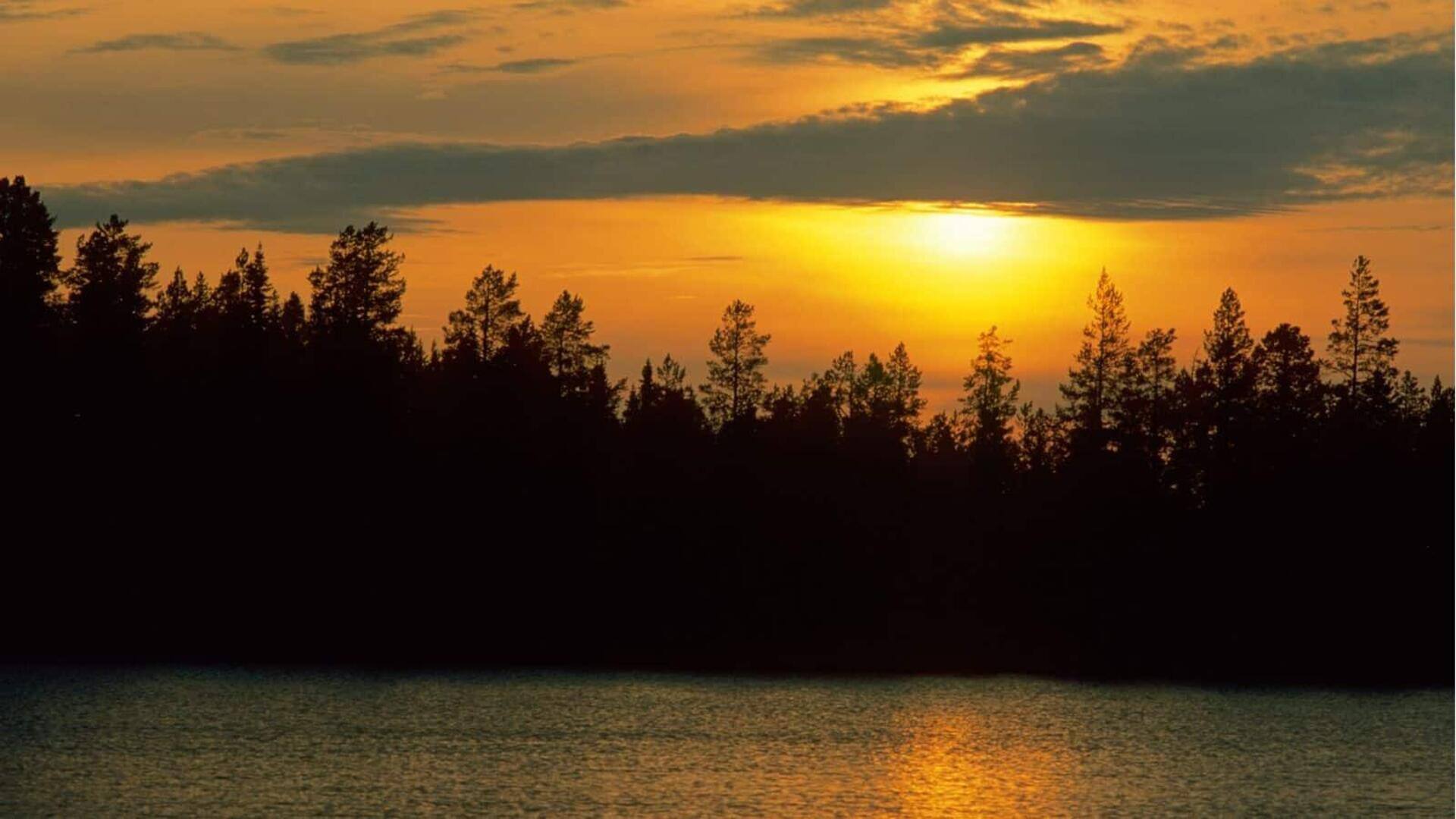 Matahari tengah malam di Lapland Finlandia adalah fenomena langka yang patut diabadikan 