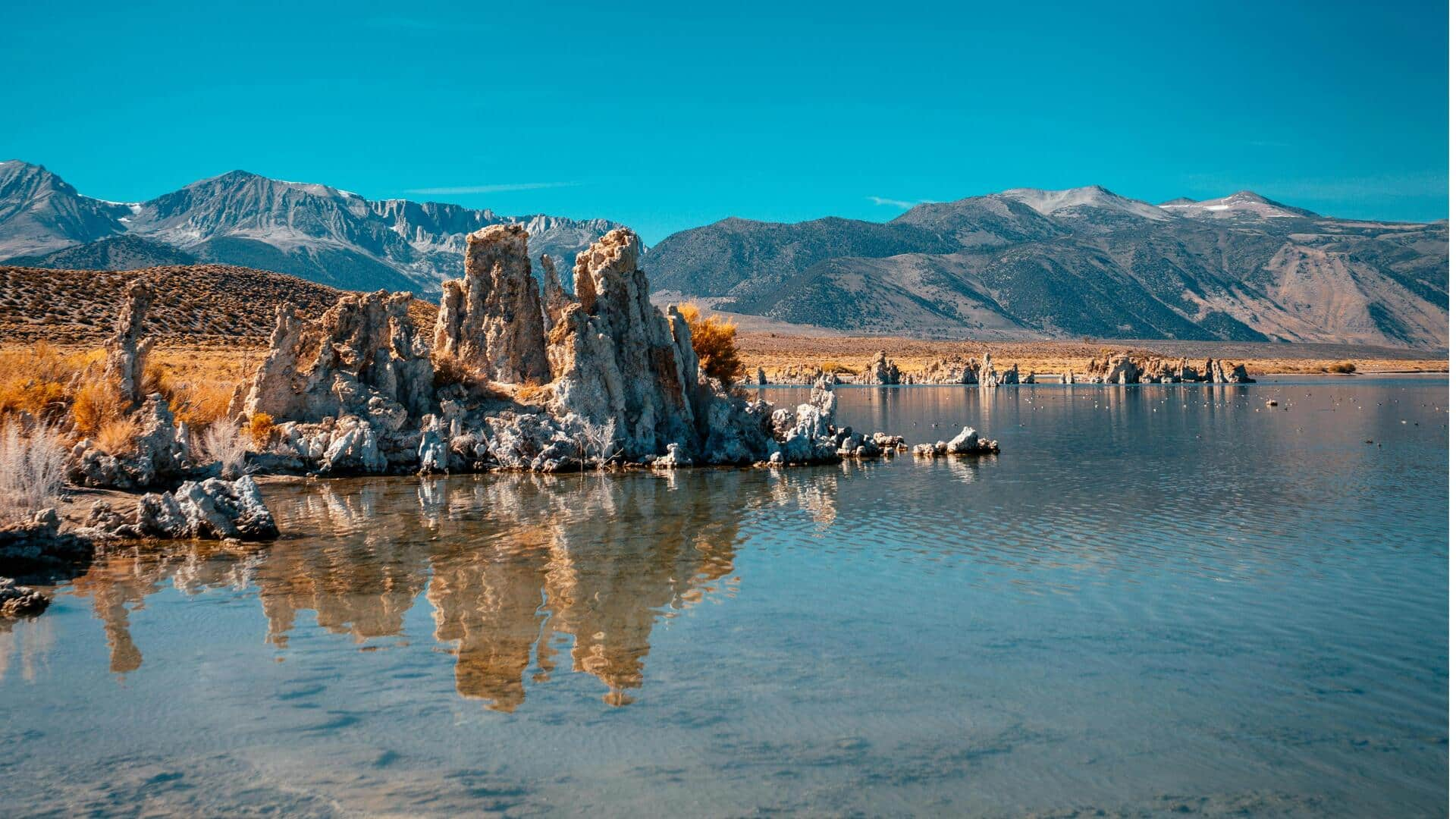 Menikmati Keunikan Formasi Tufa di Mono Lake, California, AS