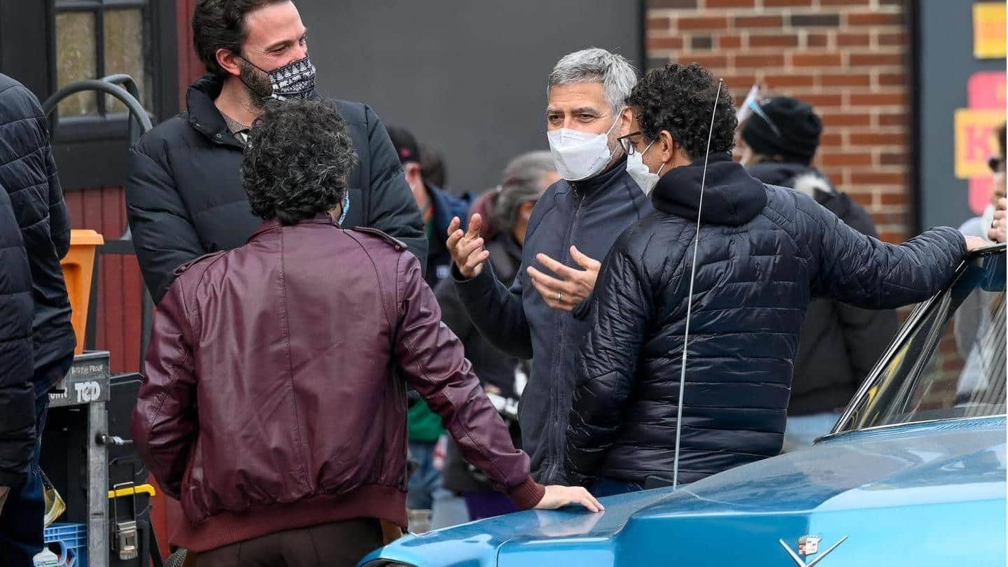Sementara itu, Clooney sibuk menyutradarai 'The Tender Bar' Sementara itu, Clooney sibuk menyutradarai 'The Tender Bar'