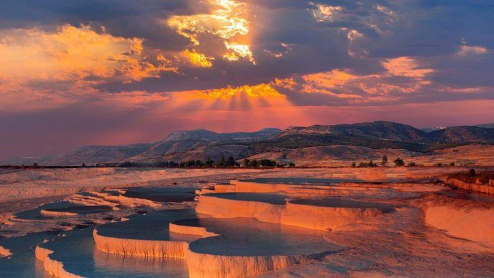 Menikmati Keajaiban Kolam Termal Pamukkale, Turki