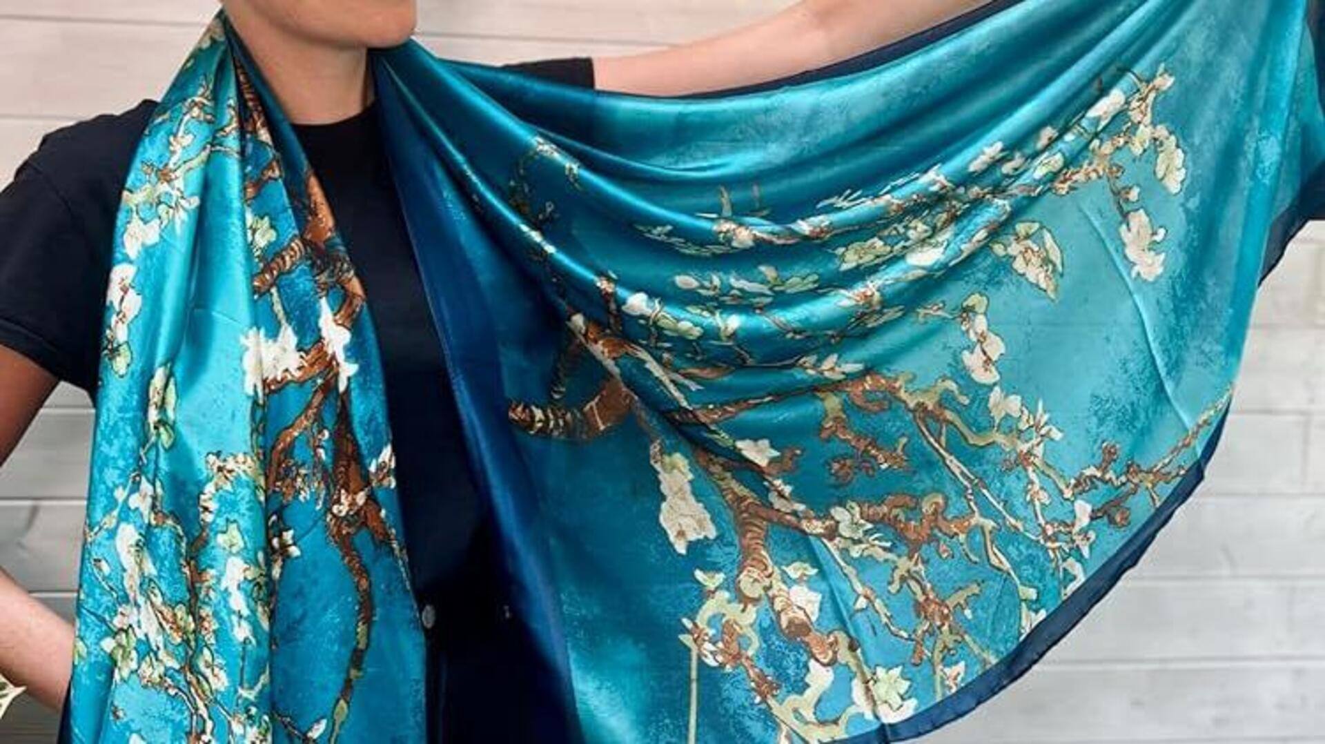 Ubah gaya Anda dengan syal sutra klasik