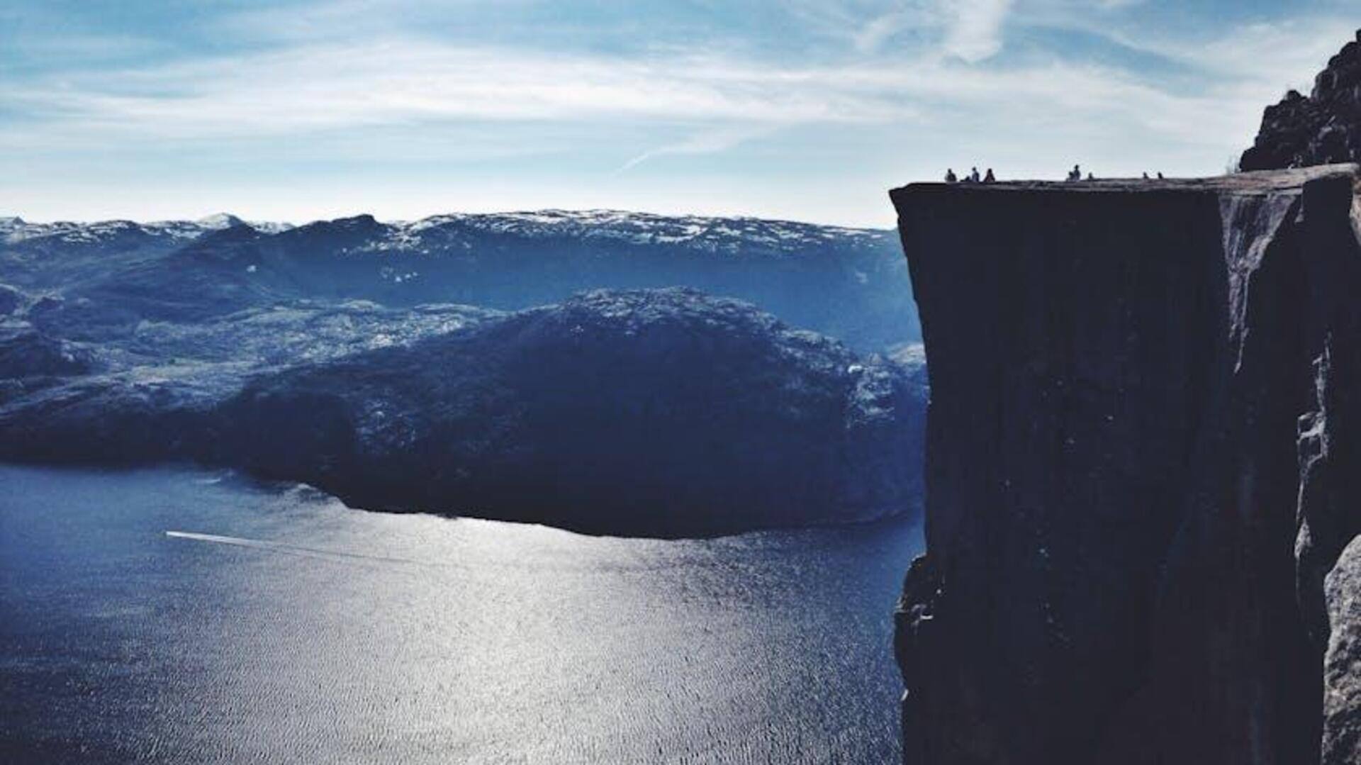 Menjelajahi Jalur Pendakian di Fjord Norwegia