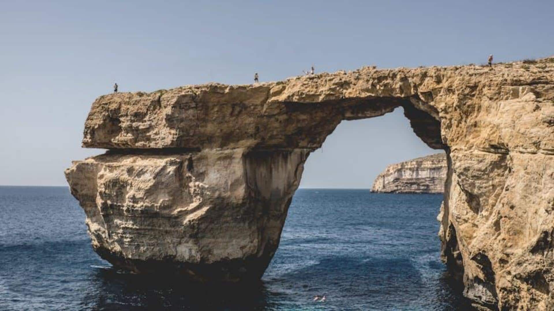 Menjelajahi Arsitektur Kuno dan Pantai Malta yang Memukau