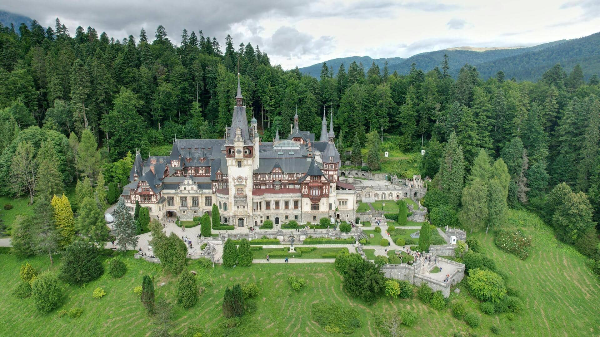 Kastel Transylvania: Permata Arsitektur Tersembunyi