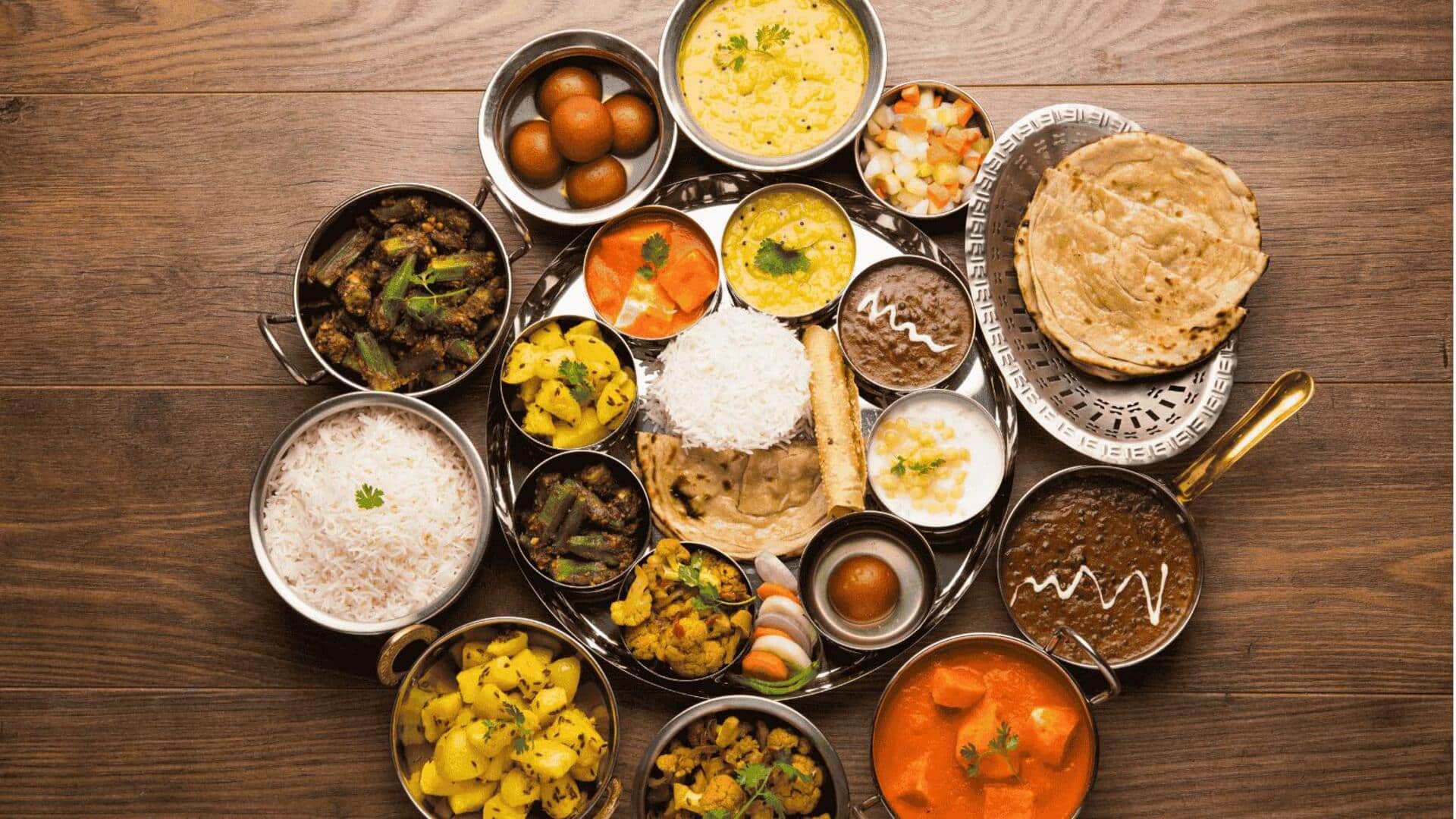 Menikmati Thali Jalanan India yang Lezat
