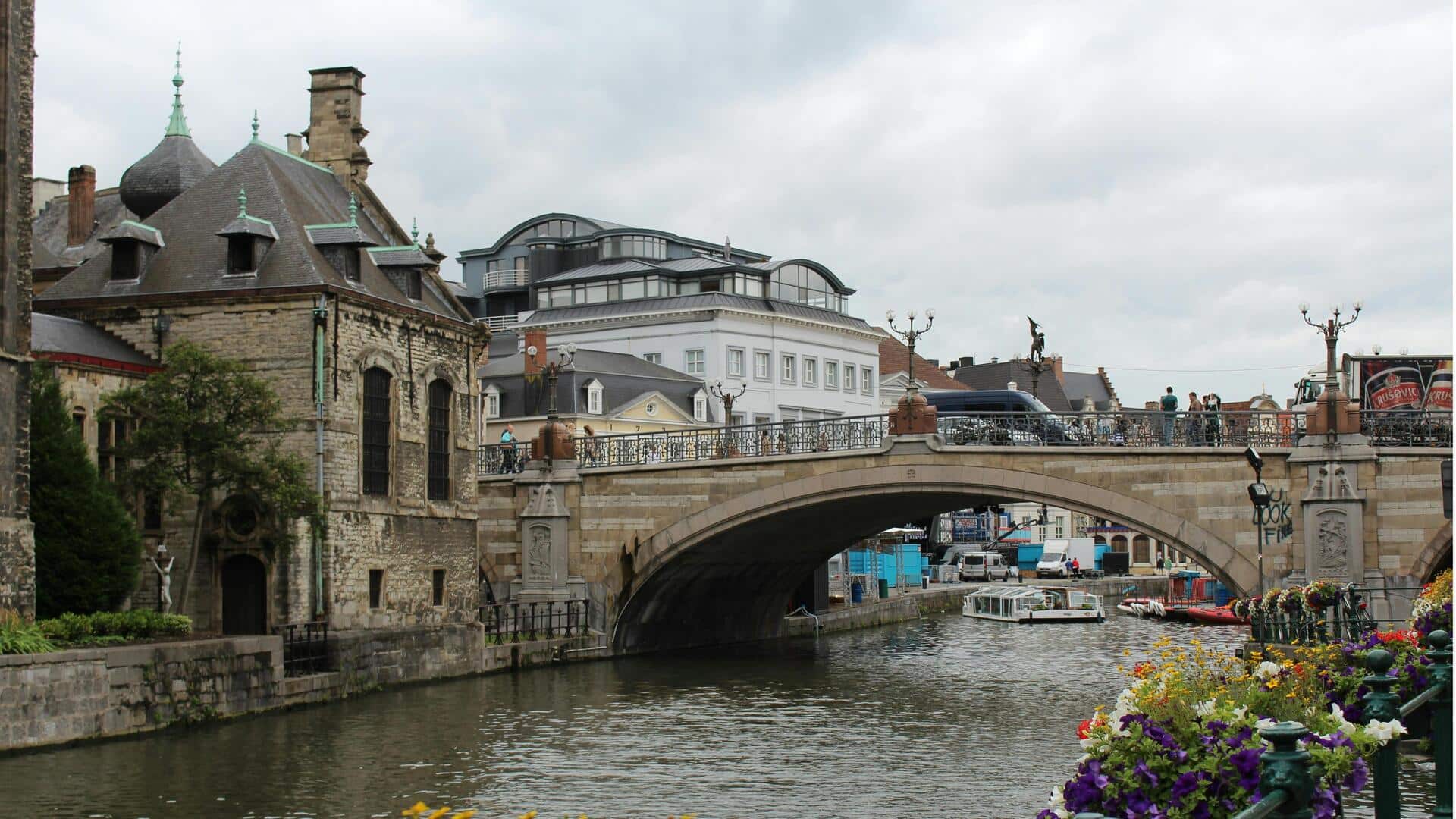 Menemukan Jembatan Tercantik di Ghent untuk Menikmati Senja