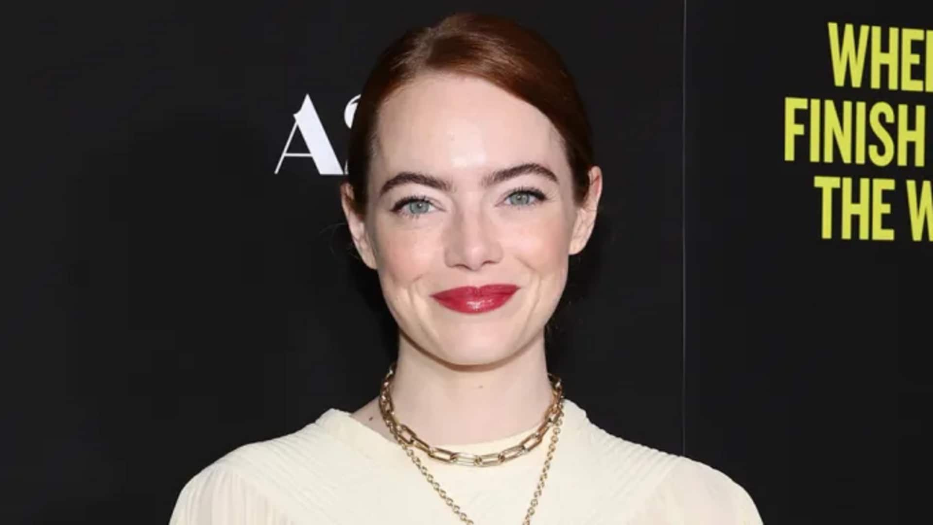 Momen mode ikonik Emma Stone di Hollywood